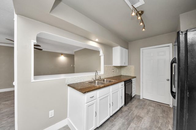 212 Harold Lane, Baytown, TX 77521