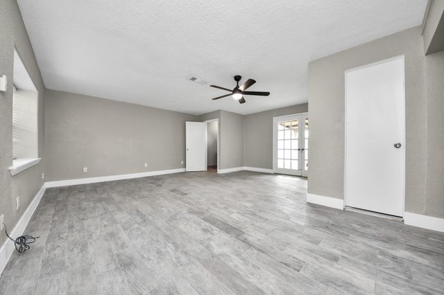 212 Harold Lane, Baytown, TX 77521