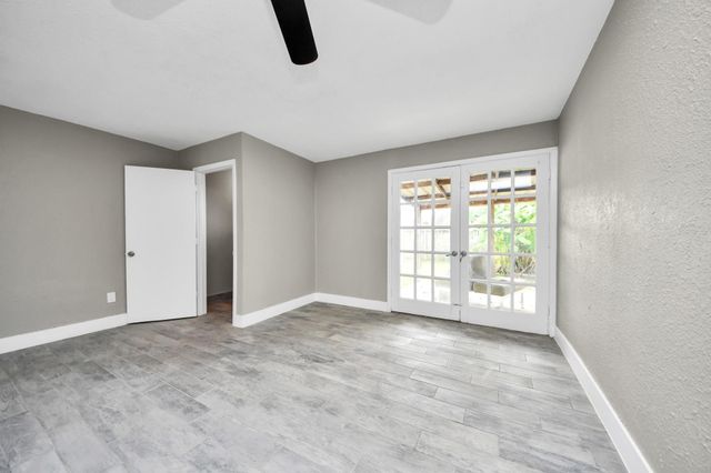 212 Harold Lane, Baytown, TX 77521
