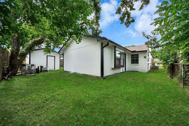 212 Harold Lane, Baytown, TX 77521