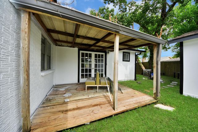 212 Harold Lane, Baytown, TX 77521