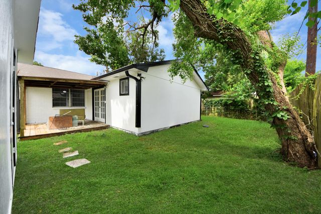 212 Harold Lane, Baytown, TX 77521