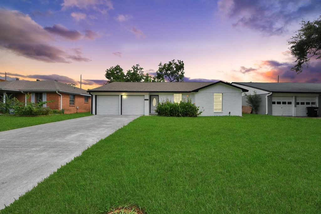 212 Harold Lane, Baytown, TX 77521