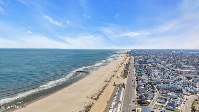 82 Mount Hermon Way, Ocean Grove, NJ 07756
