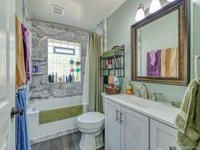 16287 Windermere Circle, Southgate, MI 48195