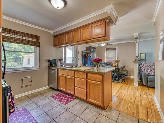 16287 Windermere Circle, Southgate, MI 48195