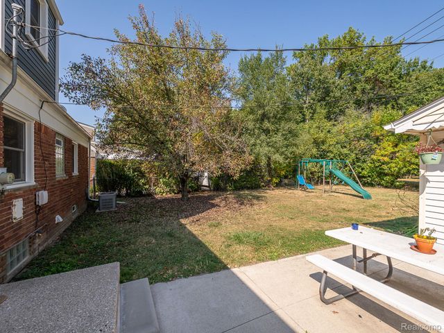 16287 Windermere Circle, Southgate, MI 48195