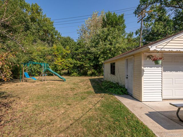 16287 Windermere Circle, Southgate, MI 48195