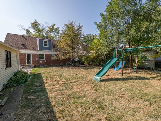 16287 Windermere Circle, Southgate, MI 48195