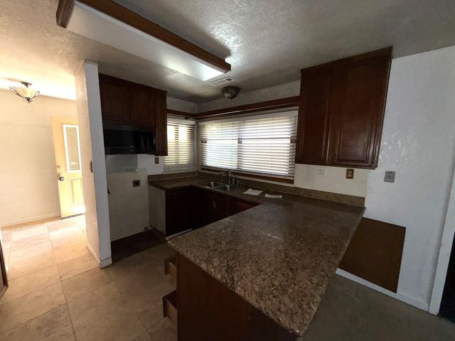 2454 Golden Bear Cir, Stockton, CA 95209