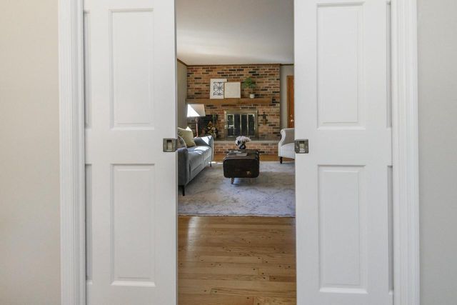 616 Westminster DRIVE, Waukesha, WI 53186