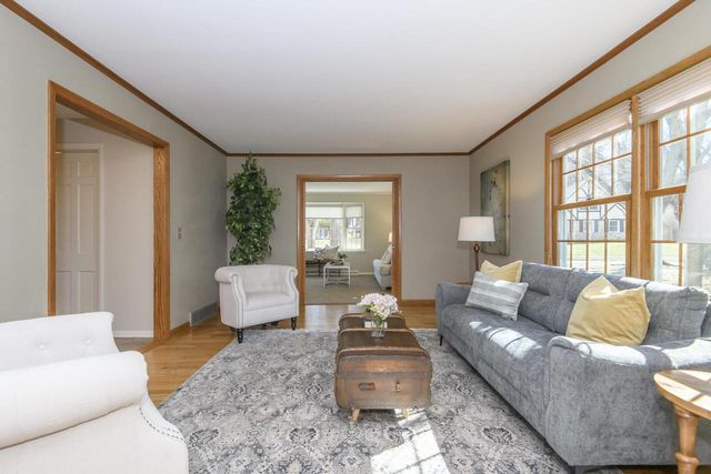 616 Westminster DRIVE, Waukesha, WI 53186