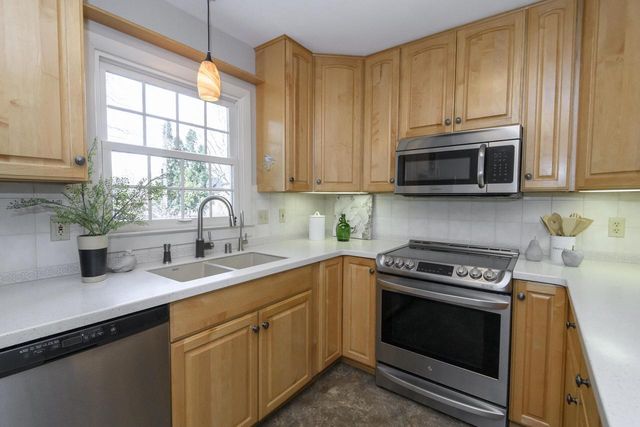 616 Westminster DRIVE, Waukesha, WI 53186