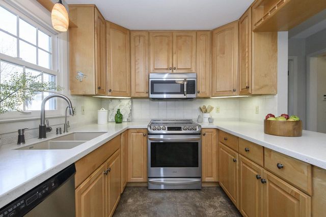 616 Westminster DRIVE, Waukesha, WI 53186