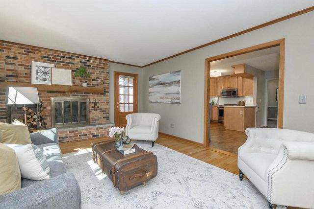 616 Westminster DRIVE, Waukesha, WI 53186