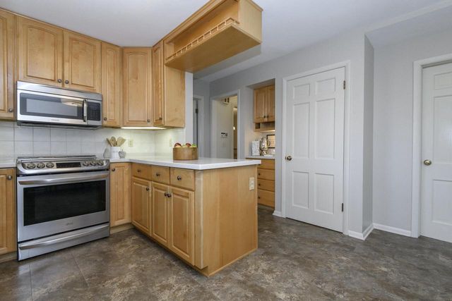 616 Westminster DRIVE, Waukesha, WI 53186