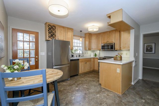 616 Westminster DRIVE, Waukesha, WI 53186