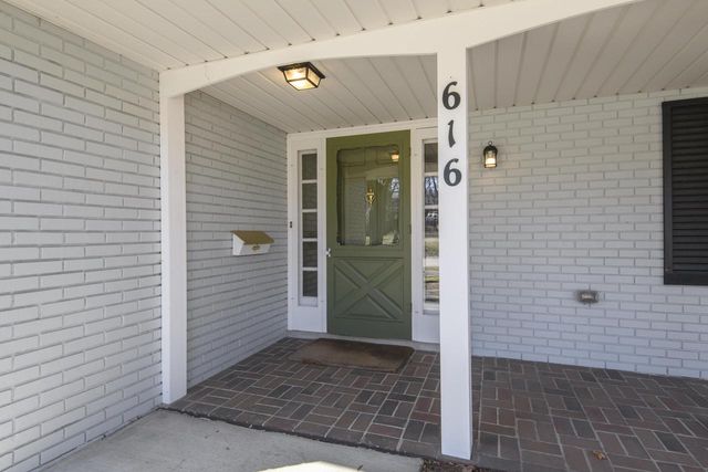 616 Westminster DRIVE, Waukesha, WI 53186