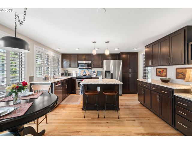 15702 Ne SUMMERPLACE Dr, Portland, OR 97230