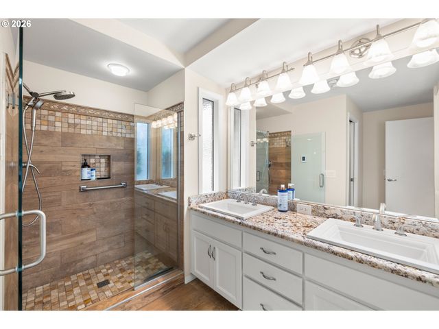 15702 Ne SUMMERPLACE Dr, Portland, OR 97230