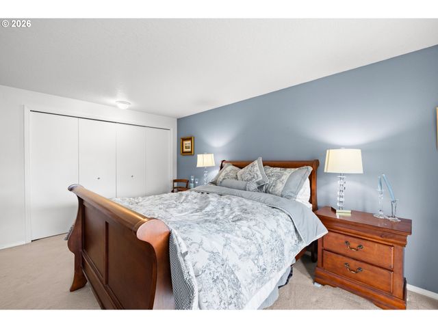 15702 Ne SUMMERPLACE Dr, Portland, OR 97230