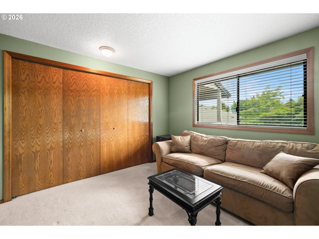 15702 Ne SUMMERPLACE Dr, Portland, OR 97230