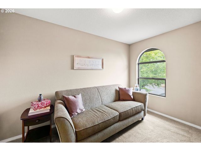 15702 Ne SUMMERPLACE Dr, Portland, OR 97230