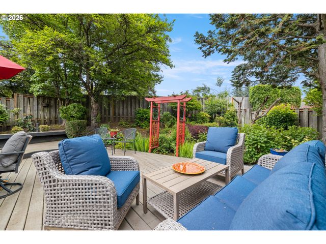 15702 Ne SUMMERPLACE Dr, Portland, OR 97230