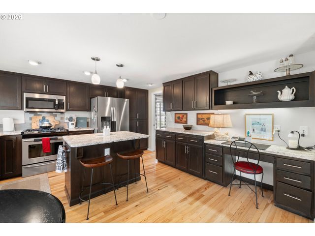 15702 Ne SUMMERPLACE Dr, Portland, OR 97230