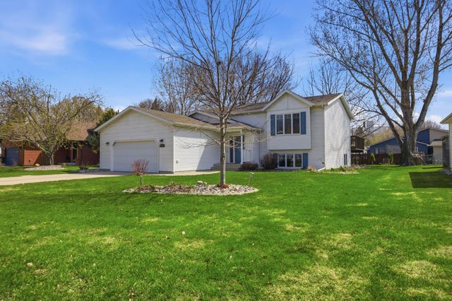 2400 Fairway Drive, Moorhead, MN 56560