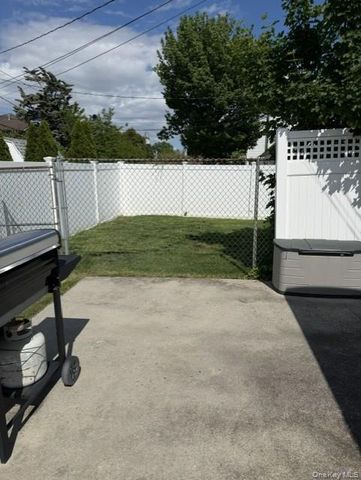 555 Parker Avenue, Levittown, NY 11756