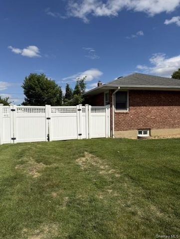555 Parker Avenue, Levittown, NY 11756