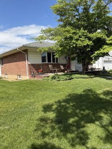 555 Parker Avenue, Levittown, NY 11756
