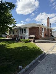 555 Parker Avenue, Levittown, NY 11756