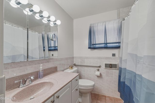 42 Kakely Street, Albany, NY 12208