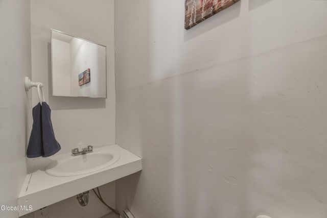 42 Kakely Street, Albany, NY 12208