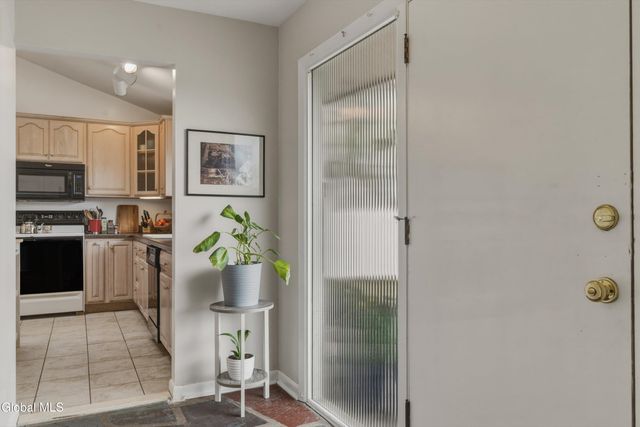 42 Kakely Street, Albany, NY 12208