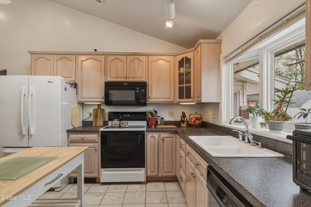 42 Kakely Street, Albany, NY 12208