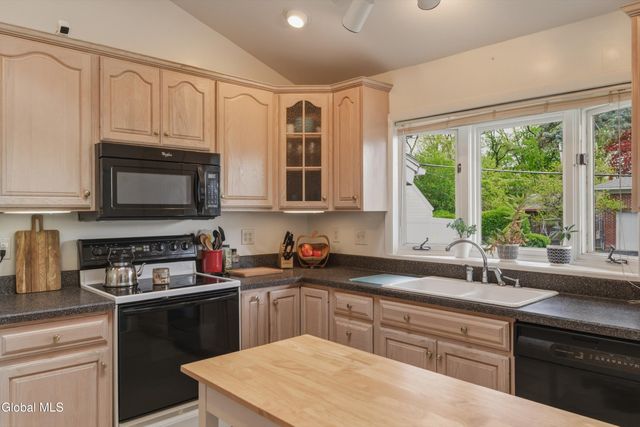 42 Kakely Street, Albany, NY 12208