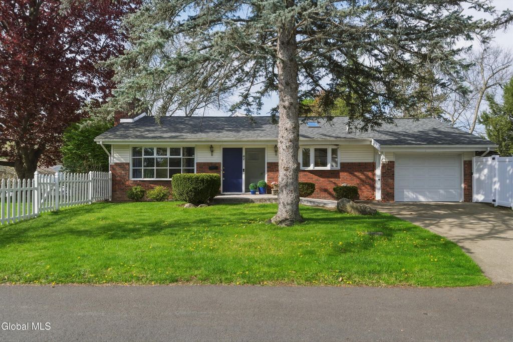 42 Kakely Street, Albany, NY 12208