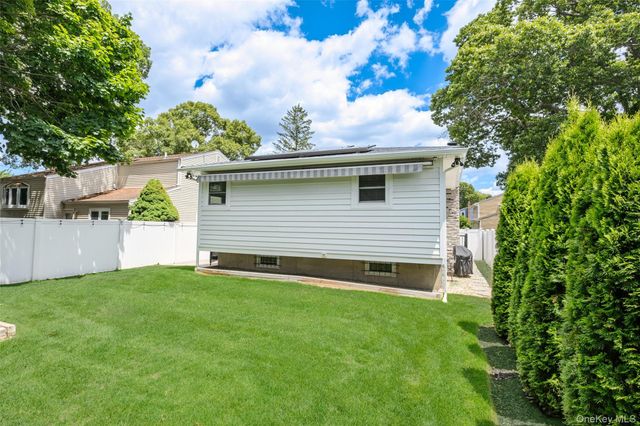 56 Morris Avenue, West Islip, NY 11795