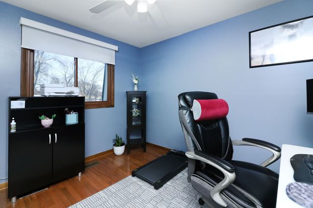 1580 College Lane S, Wheaton, IL 60189