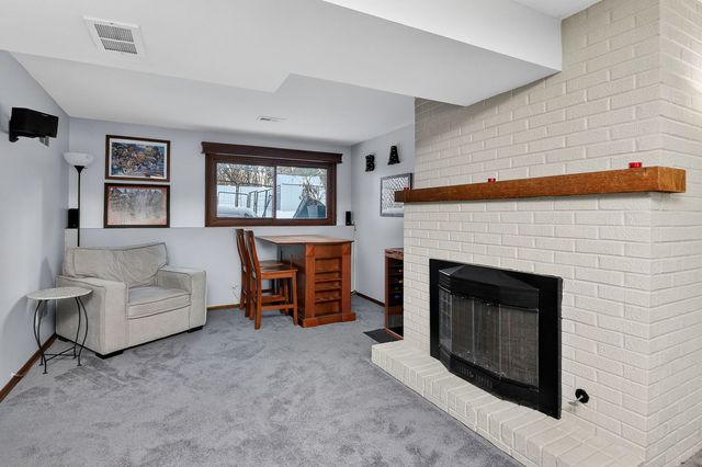 1580 College Lane S, Wheaton, IL 60189