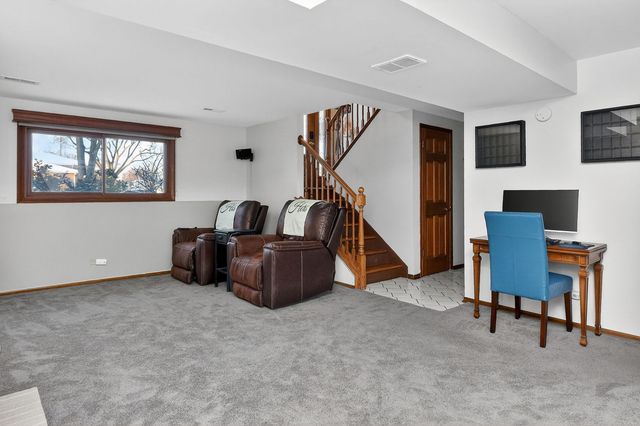 1580 College Lane S, Wheaton, IL 60189