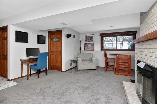 1580 College Lane S, Wheaton, IL 60189