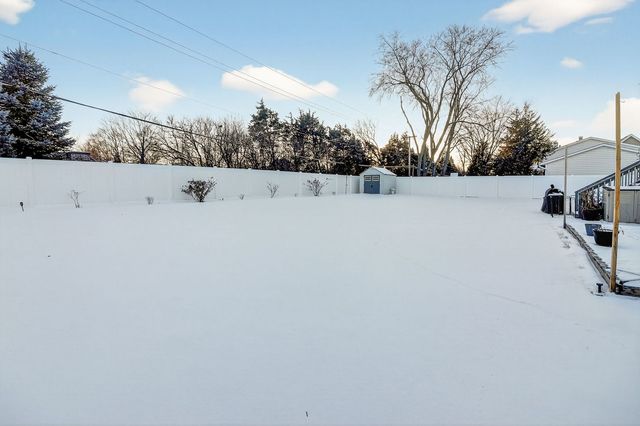 1580 College Lane S, Wheaton, IL 60189