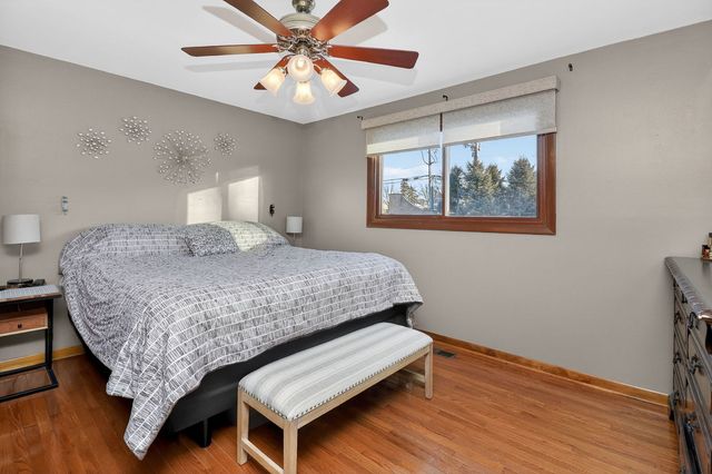 1580 College Lane S, Wheaton, IL 60189