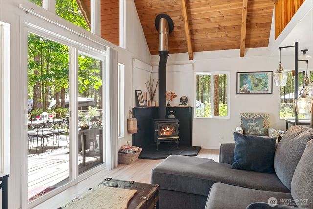 90 N Fircrest Place, Hoodsport, WA 98548