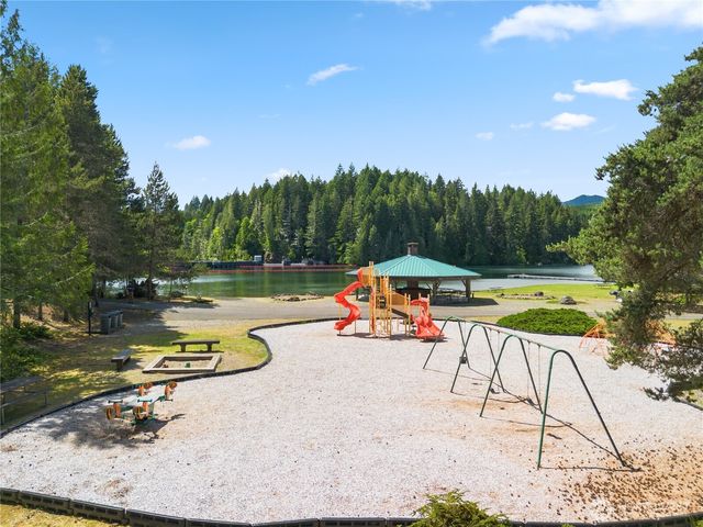 90 N Fircrest Place, Hoodsport, WA 98548
