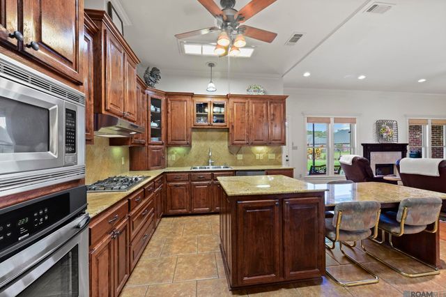 35430 Oak Manor Ave, Geismar, LA 70734